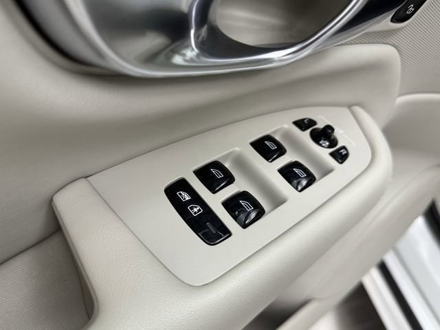 Certified 2023 Volvo XC90 B6 Plus image 4