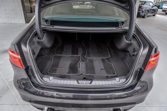 Used 2018 Jaguar XF S image 11