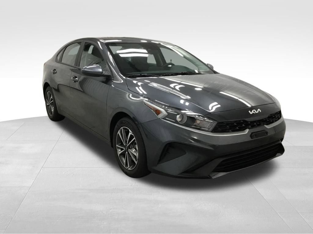 Used 2024 Kia Forte LXS image 3
