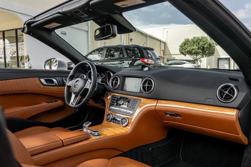 Used 2016 Mercedes-Benz SL 550 image 23