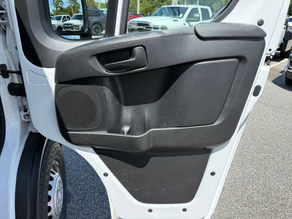 Used 2025 RAM ProMaster 2500 w/ Convenience Group FWD image 9