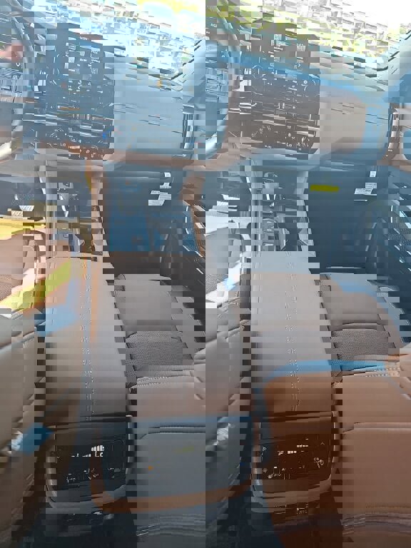 New 2025 Nissan Pathfinder Platinum w/ Cargo Package image 5