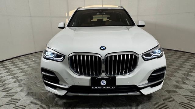 Used 2023 BMW X5 xDrive40i w/ Premium Package image 2