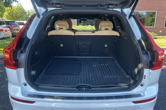 Used 2024 Volvo XC60 B5 Ultimate w/ Protection Package Premier AWD/4WD image 10