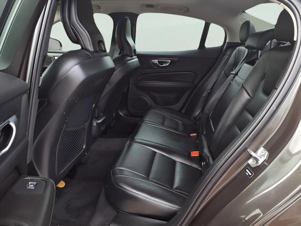 Used 2021 Volvo S60 T5 Momentum image 29