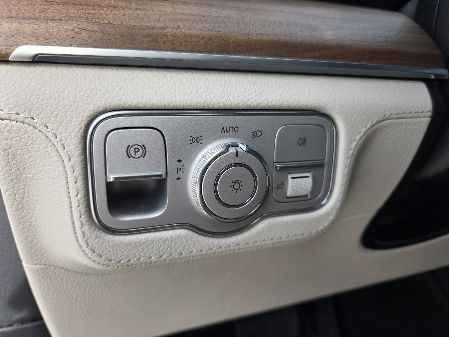 Used 2022 Mercedes-Benz GLS 450 4MATIC image 22