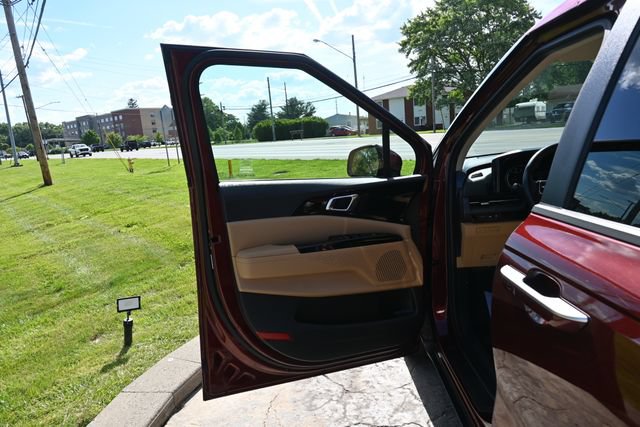 Used 2022 Kia Carnival EX FWD image 28