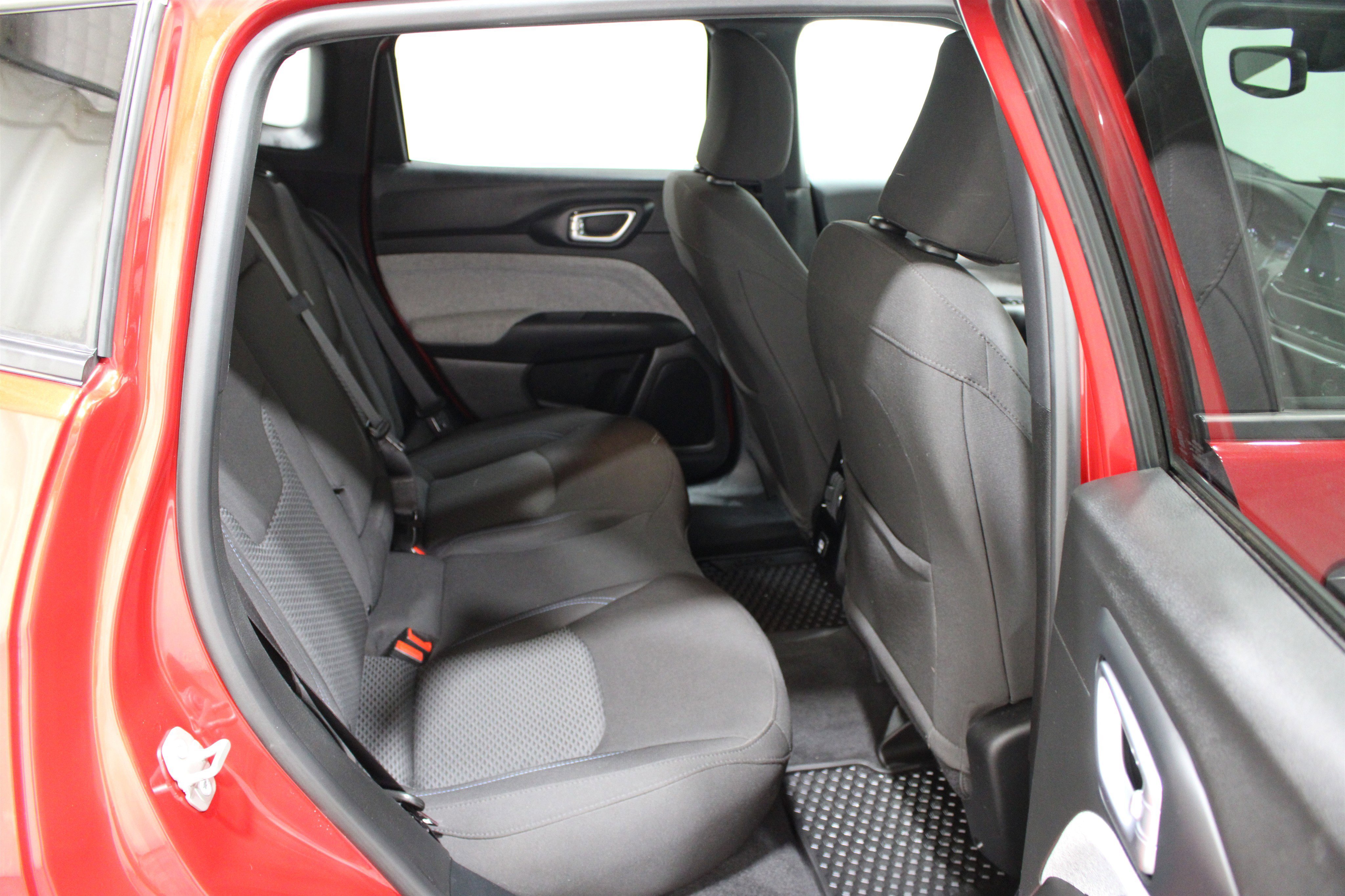 Used 2024 Jeep Compass Sport image 22