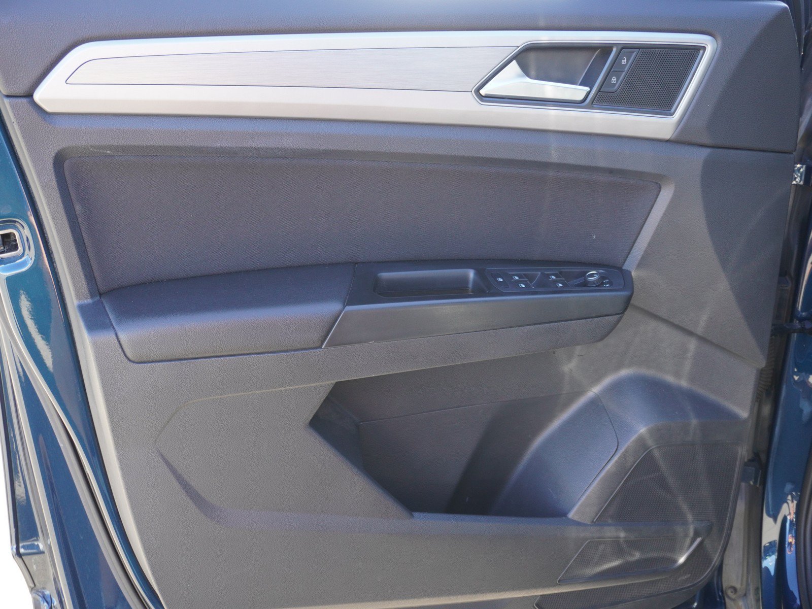 Used 2018 Volkswagen Atlas S FWD image 18