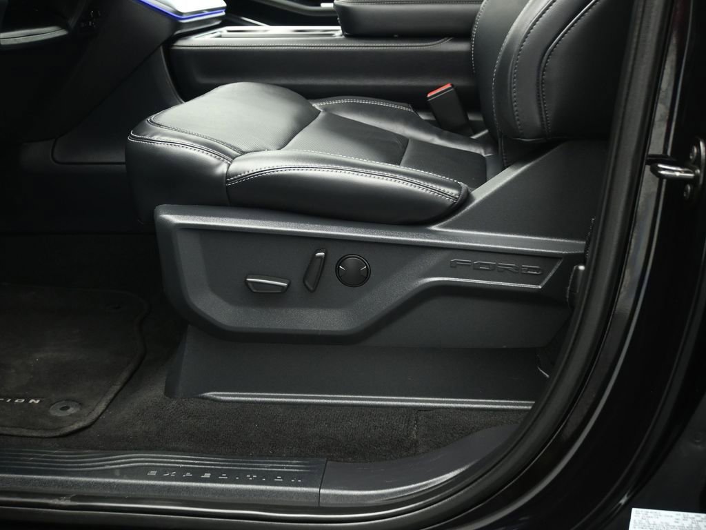 Certified 2025 Ford Expedition Max Platinum image 11