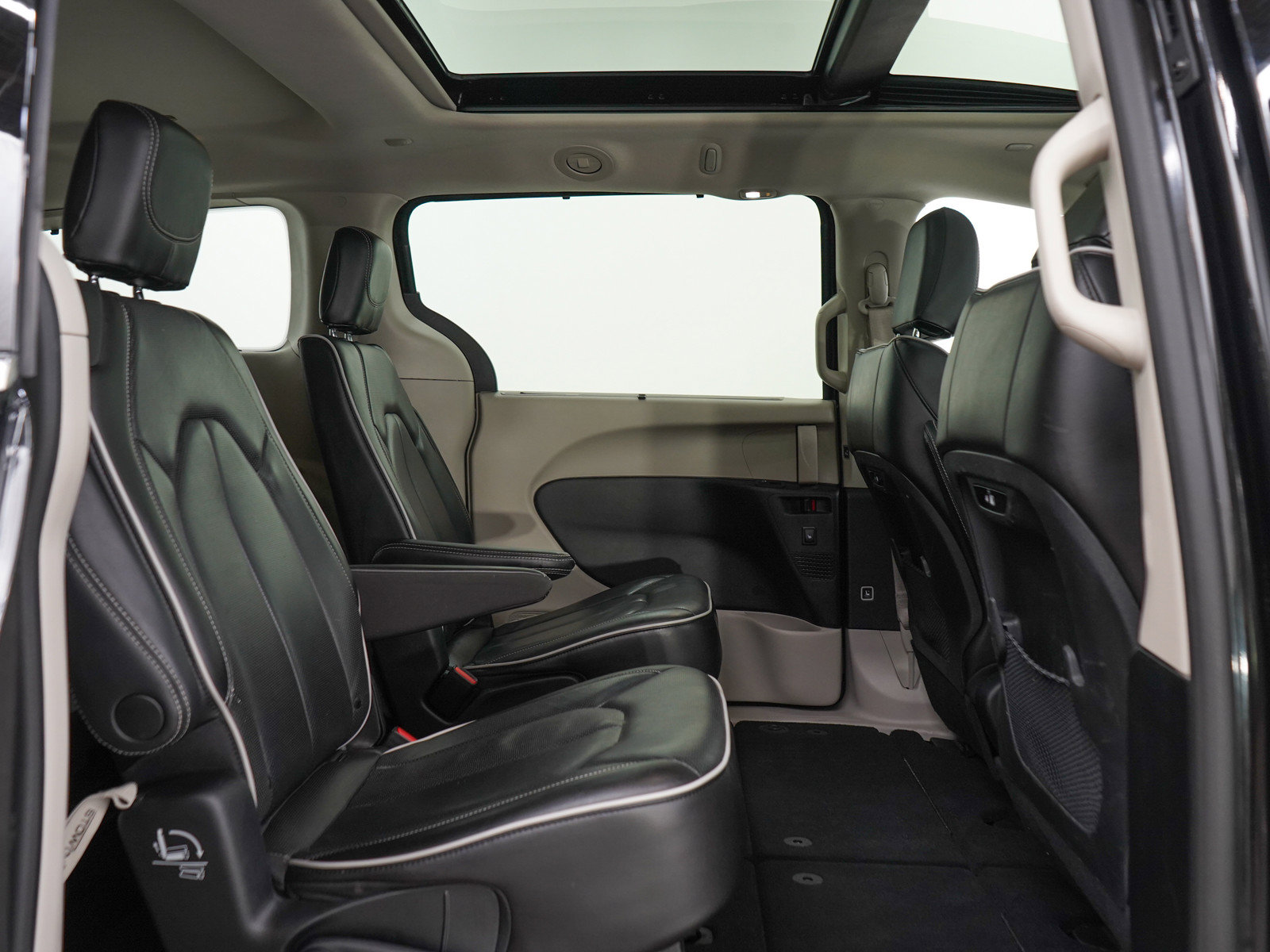 Used 2023 Chrysler Pacifica Limited FWD image 14