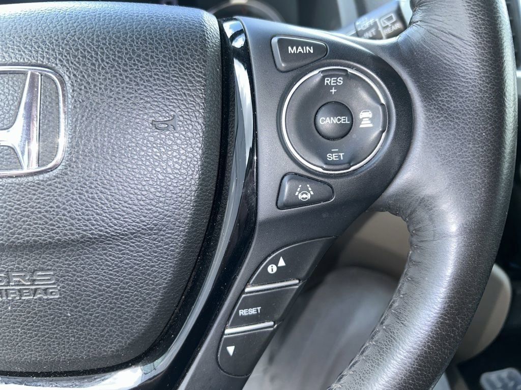 Used 2018 Honda Pilot Touring image 10