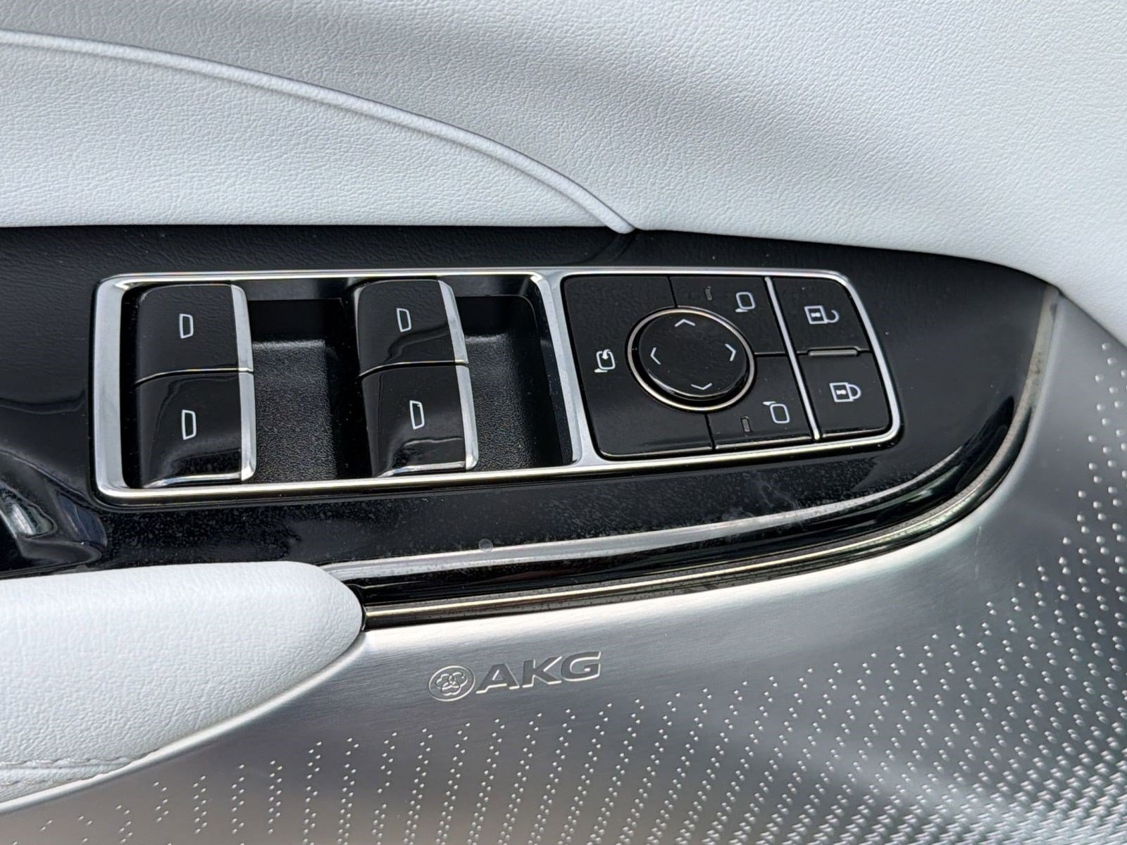New 2025 Cadillac Lyriq Luxury RWD image 12