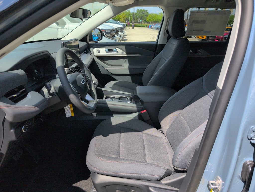 New 2026 Ford Explorer Active RWD image 5