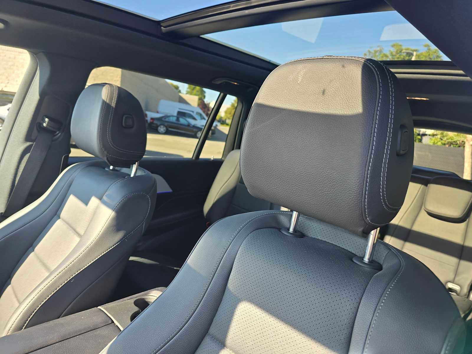 Used 2025 Mercedes-Benz GLS 450 4MATIC image 26