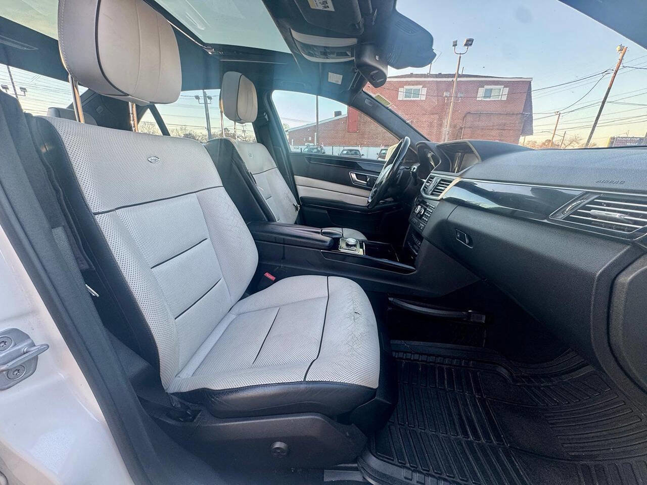 Used 2012 Mercedes-Benz E 550 4MATIC Sedan image 12