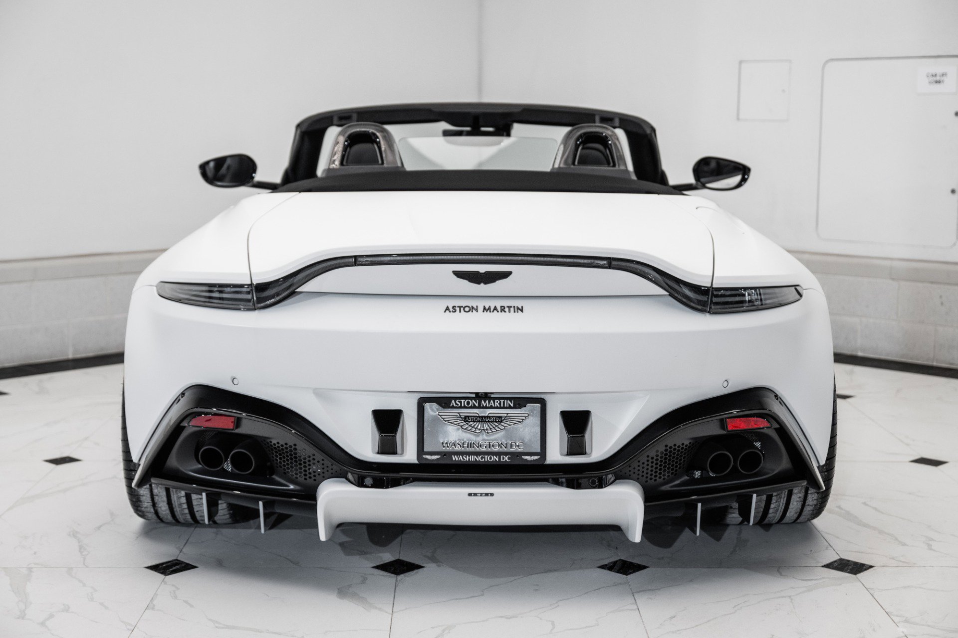 Used 2023 Aston Martin V8 Vantage Roadster image 34