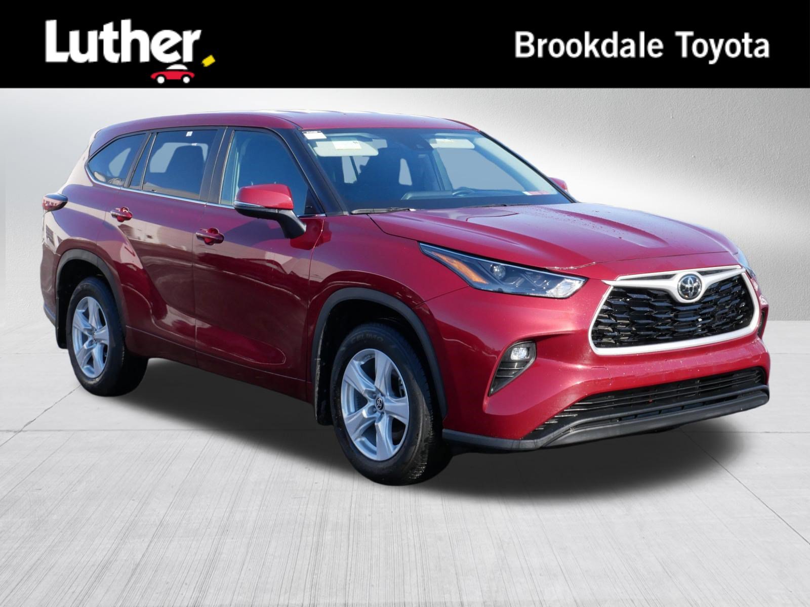 Certified 2024 Toyota Highlander LE AWD/4WD image 1