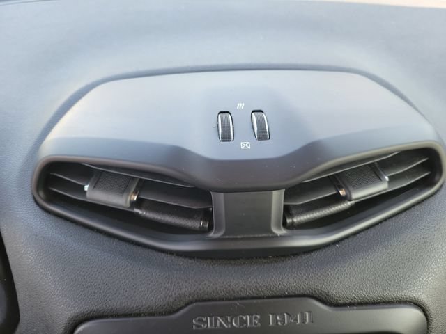 Used 2017 Jeep Renegade Sport w/ Power & Air Group FWD image 31
