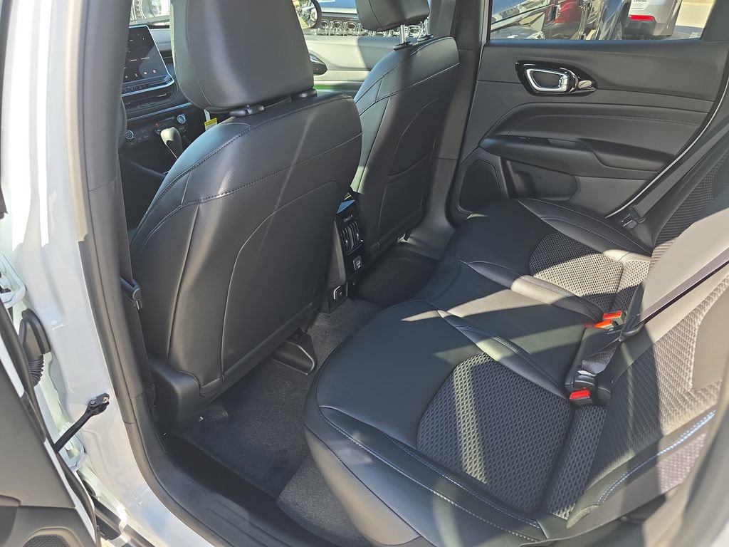 New 2026 Jeep Compass Latitude AWD/4WD image 32