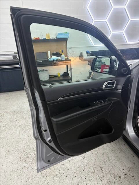 Used 2020 Jeep Grand Cherokee Limited image 27