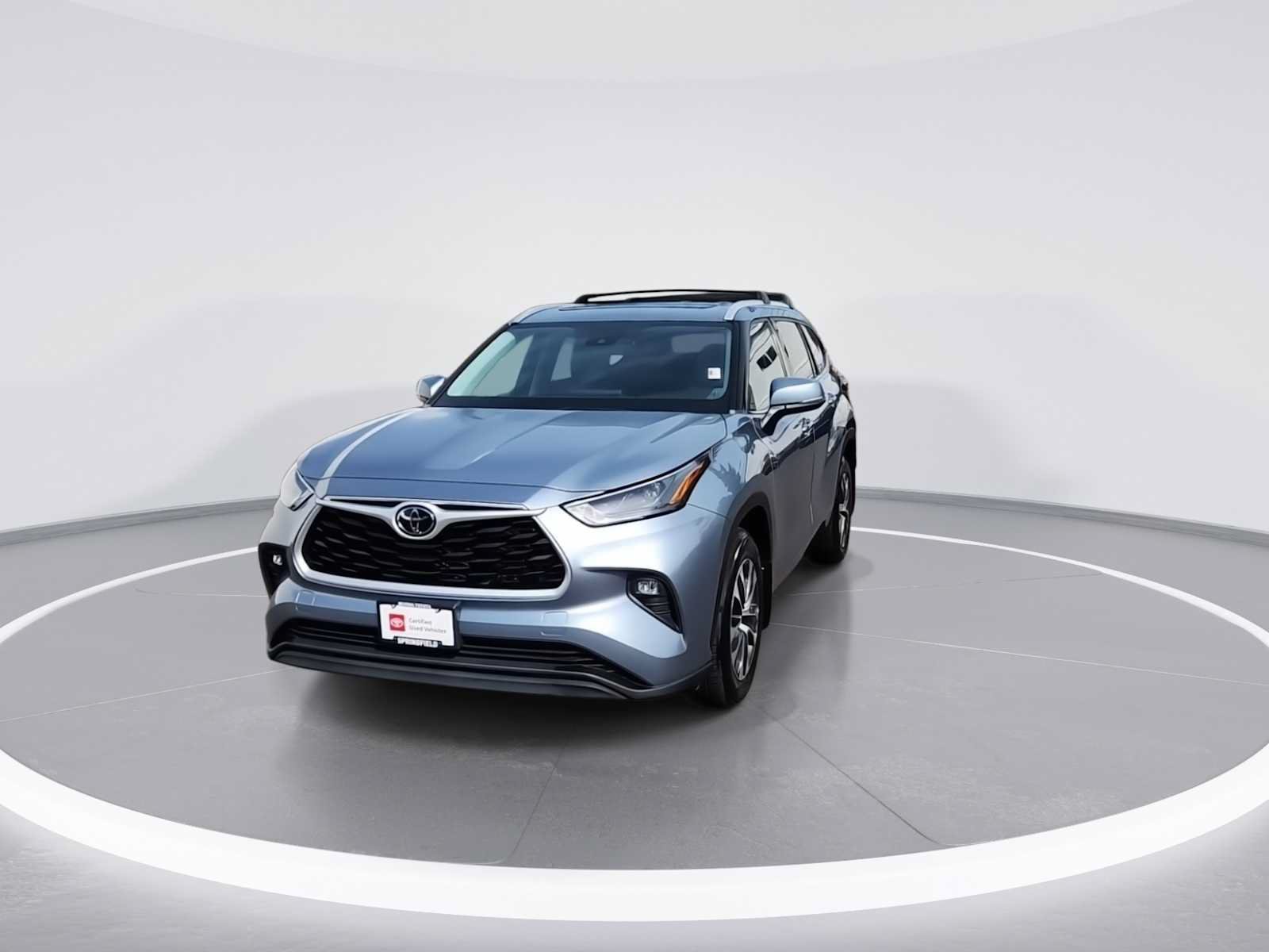 Certified 2022 Toyota Highlander XLE AWD/4WD image 3