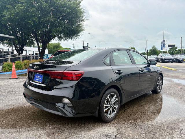 Used 2022 Kia Forte LXS FWD image 3