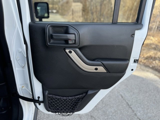 Used 2016 Jeep Wrangler Unlimited Sahara image 17