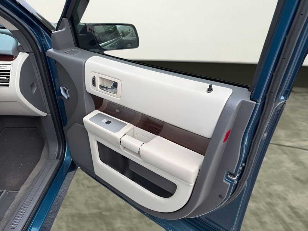 Used 2011 Ford Flex SEL w/ Rapid Spec Order Code image 8