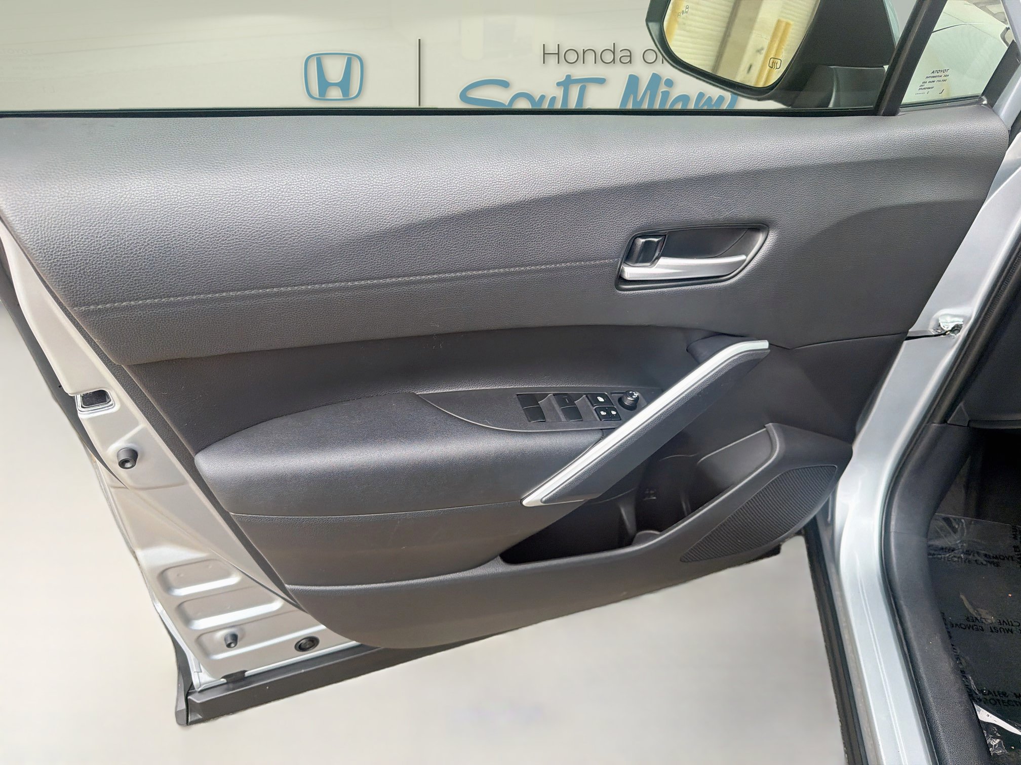 Used 2023 Toyota Corolla Cross XLE w/ Convenience Package FWD image 19