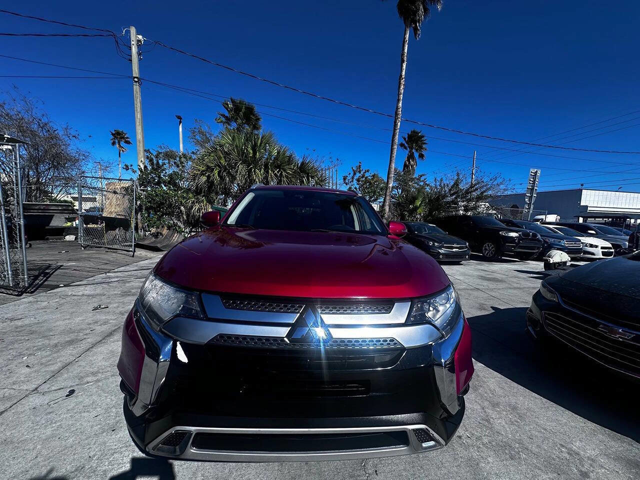 Used 2020 Mitsubishi Outlander SE image 1