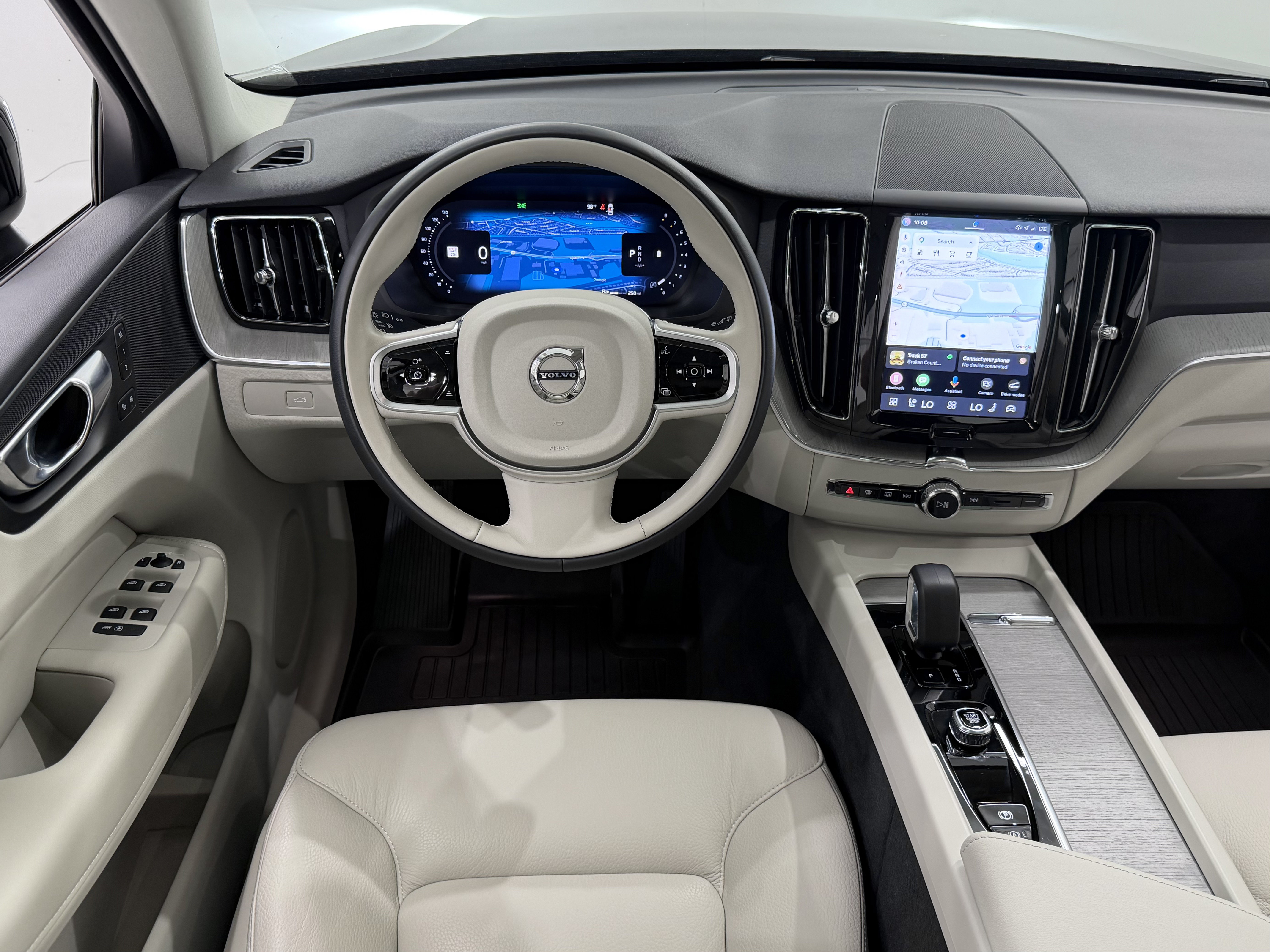 Used 2025 Volvo XC60 B5 Plus w/ Climate Package PRO AWD/4WD image 23