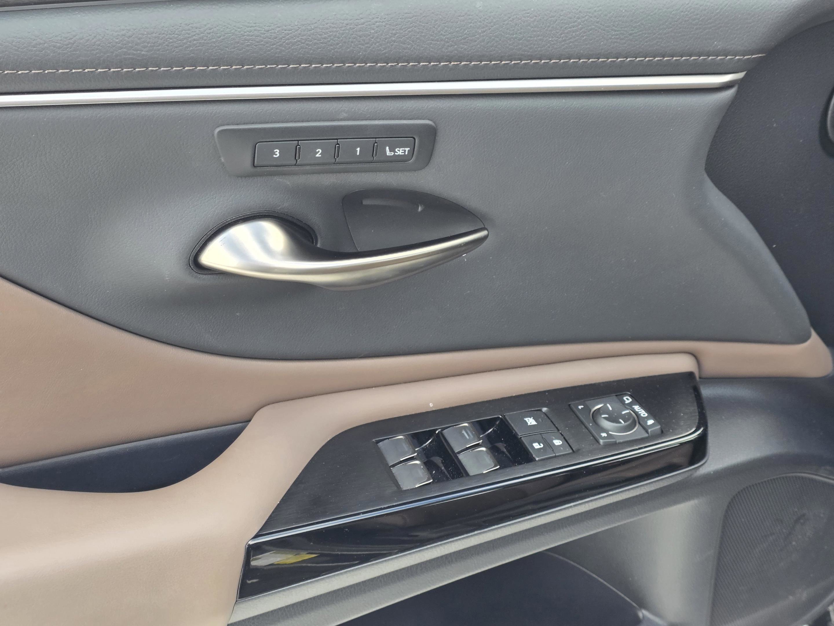 Certified 2024 Lexus ES 300h ES 300h Luxury w/ Technology Package image 10