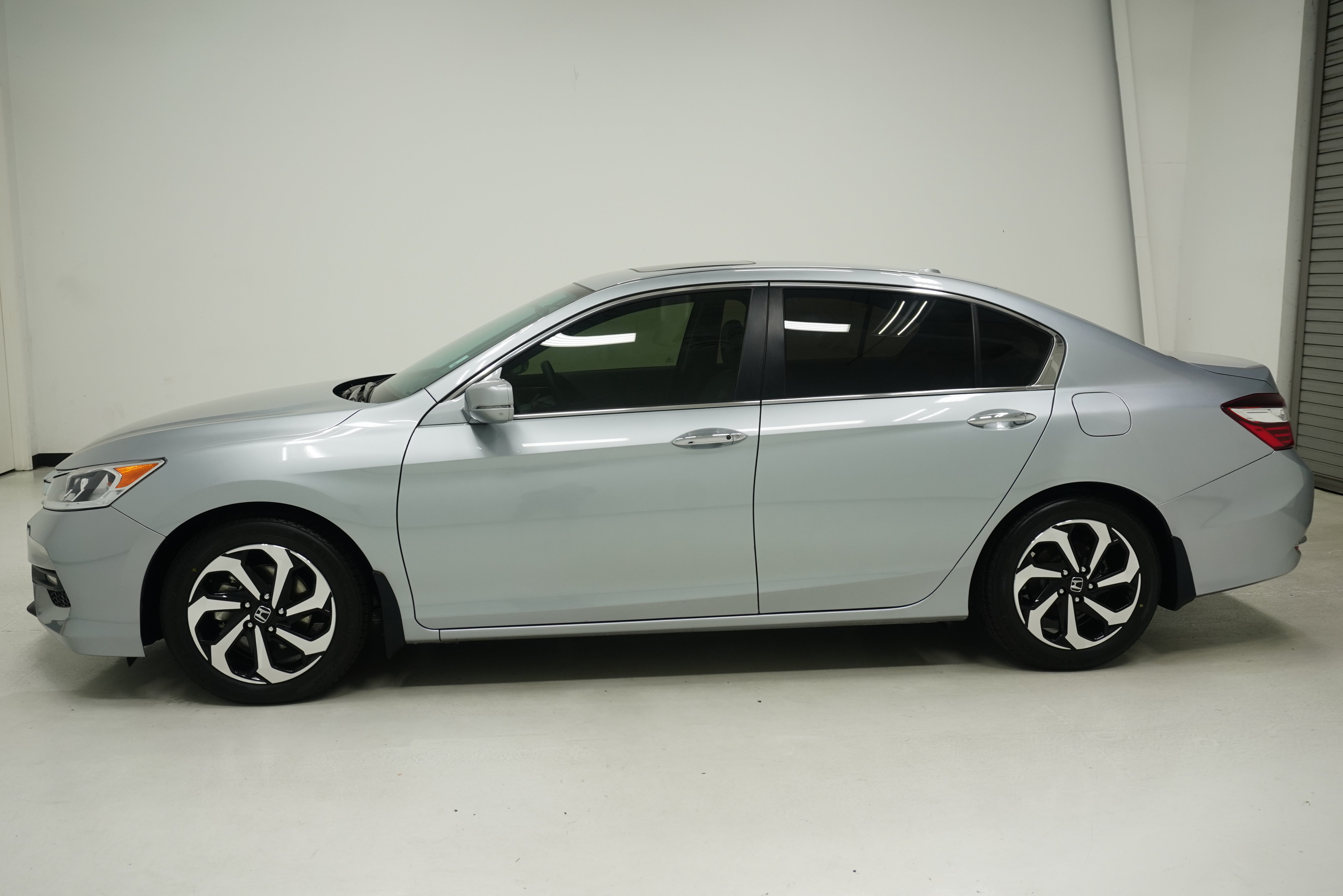 Used 2017 Honda Accord EX-L image 7