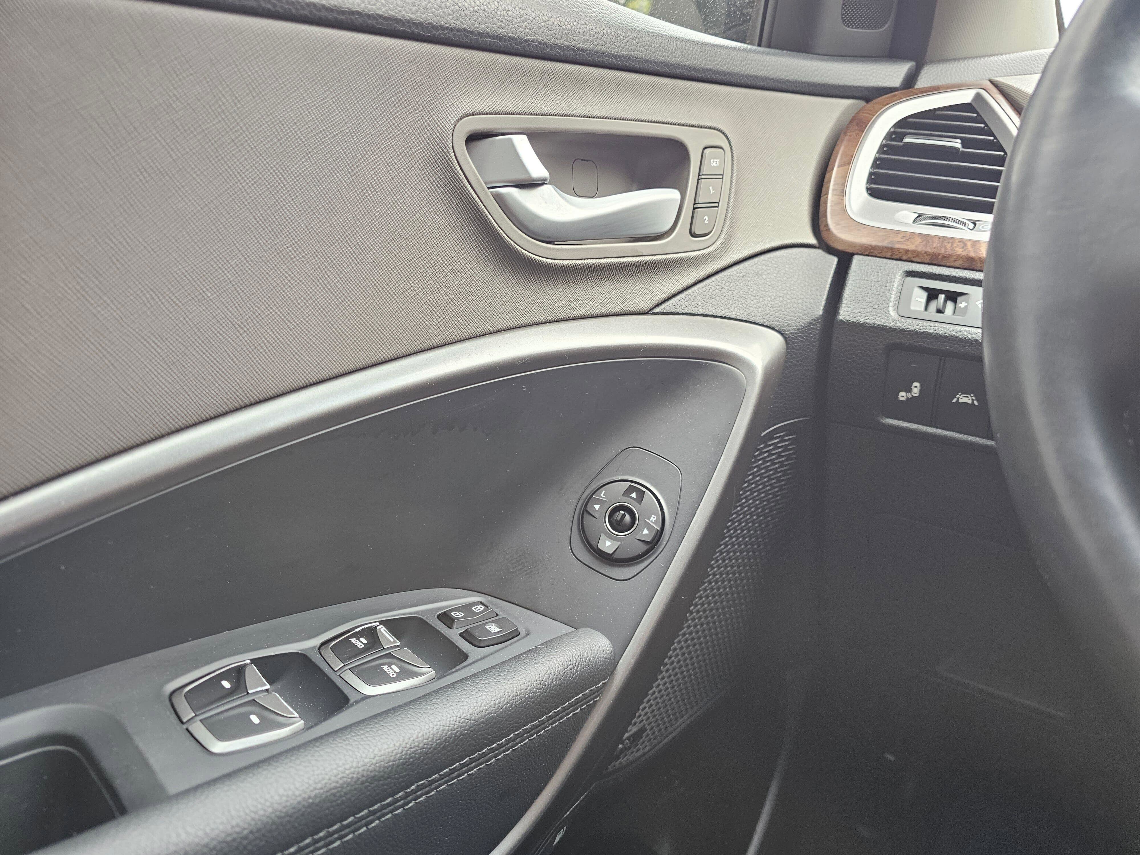 Used 2017 Hyundai Santa Fe Limited AWD/4WD image 32