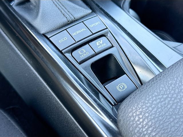 Used 2025 Toyota Camry LE FWD image 34