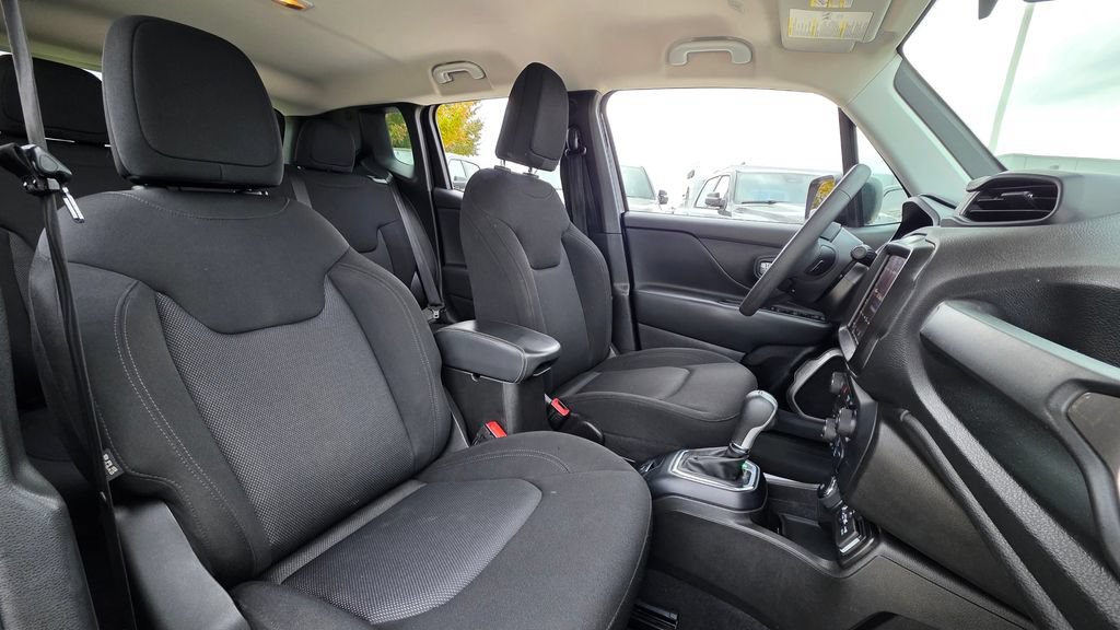 Used 2023 Jeep Renegade Latitude AWD/4WD image 12