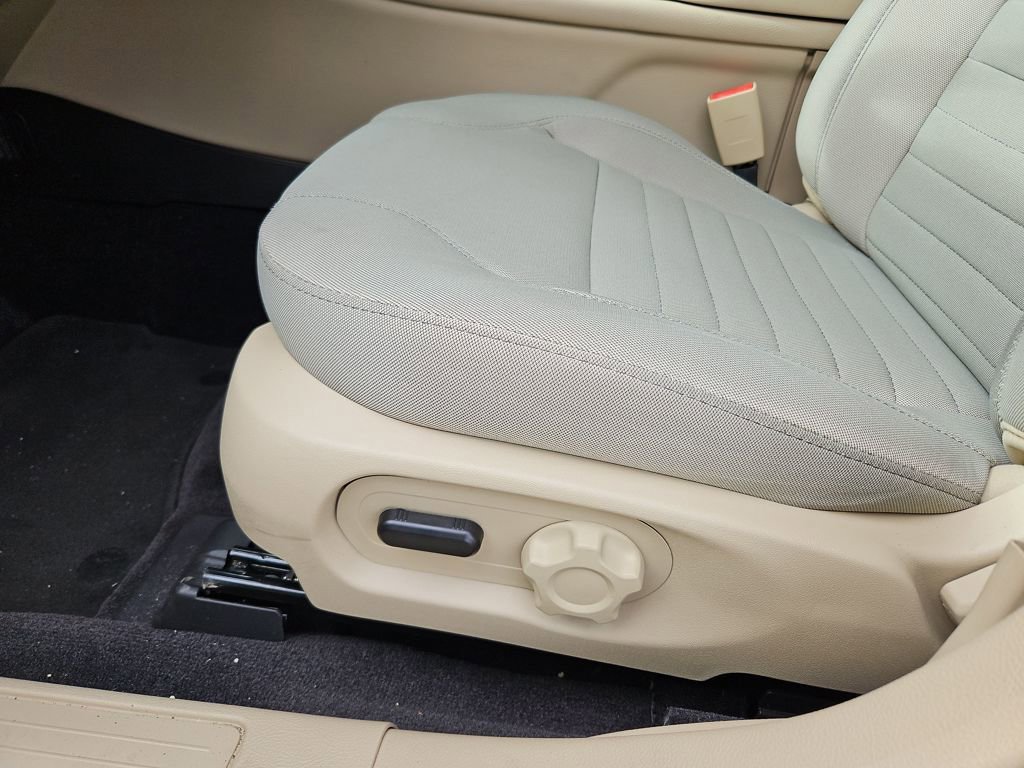 Used 2017 Ford Taurus SE image 21