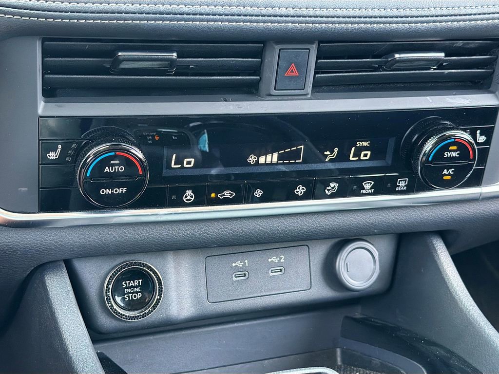 Used 2024 Nissan Rogue SV w/ SV Premium Package image 16