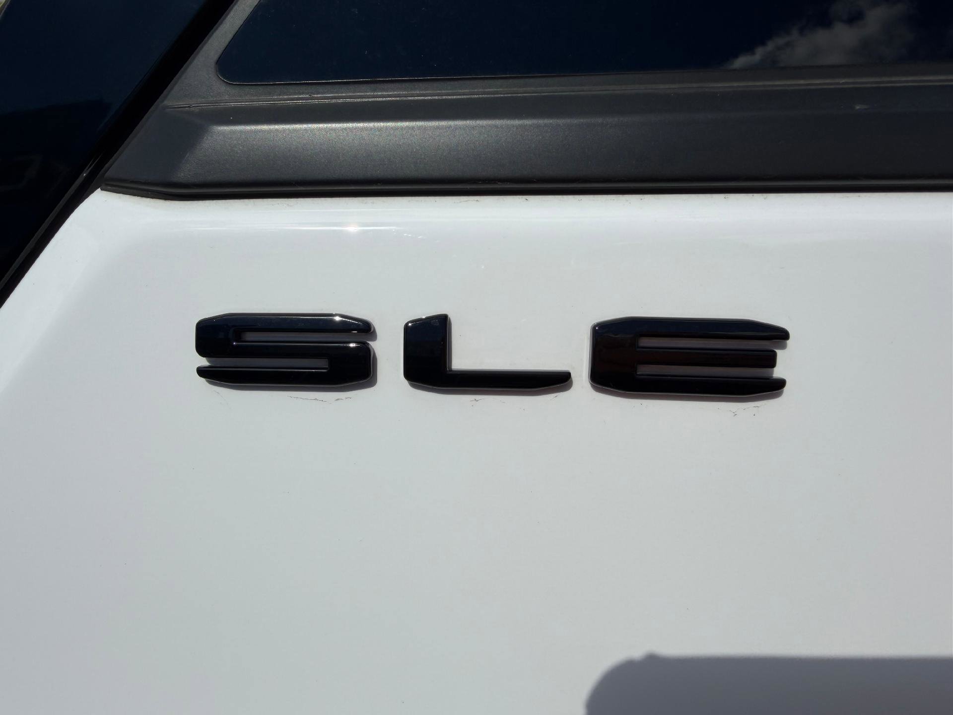 Used 2023 GMC Terrain SLE w/ Driver Convenience Package image 40