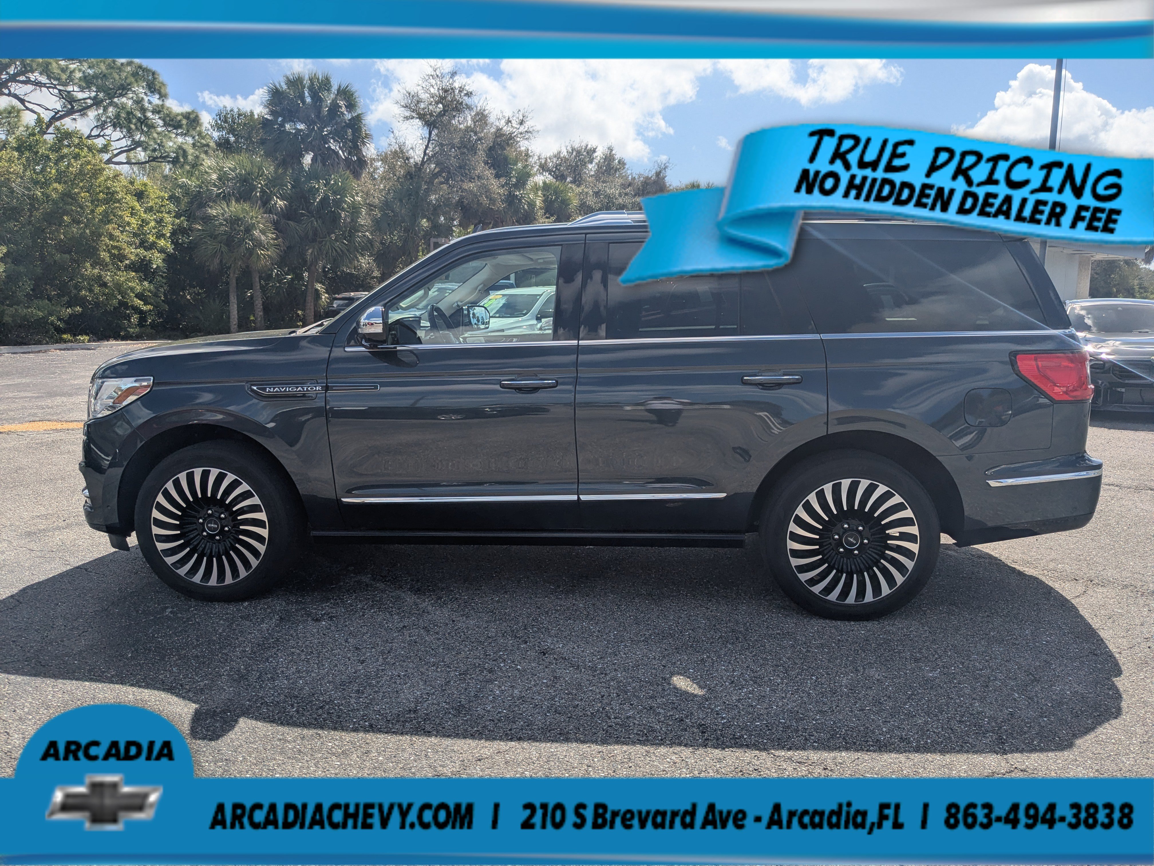 Used 2021 Lincoln Navigator Black Label w/ Cargo Convenience Package AWD/4WD image 7