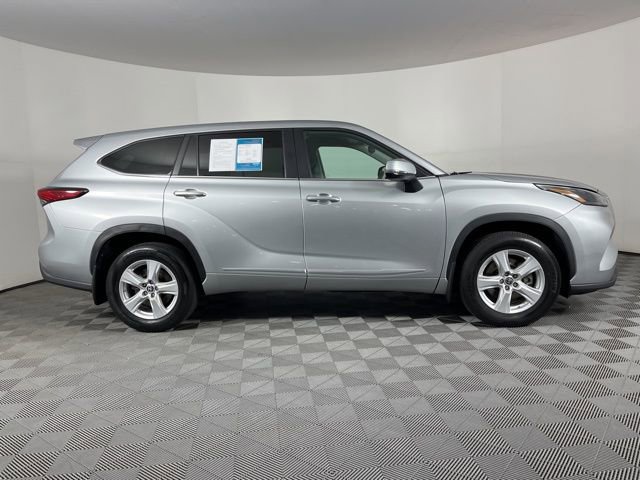 Used 2023 Toyota Highlander L FWD image 12