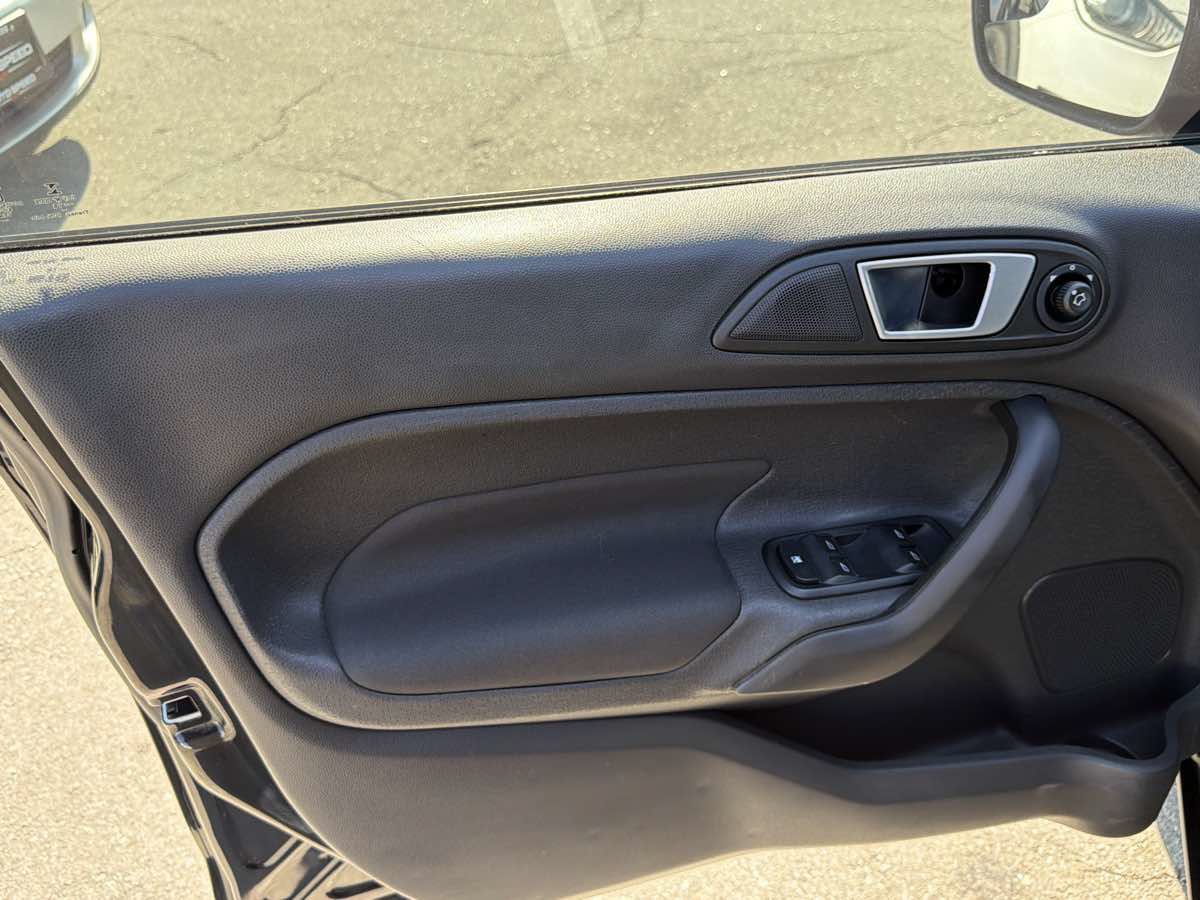 Used 2016 Ford Fiesta SE FWD image 8
