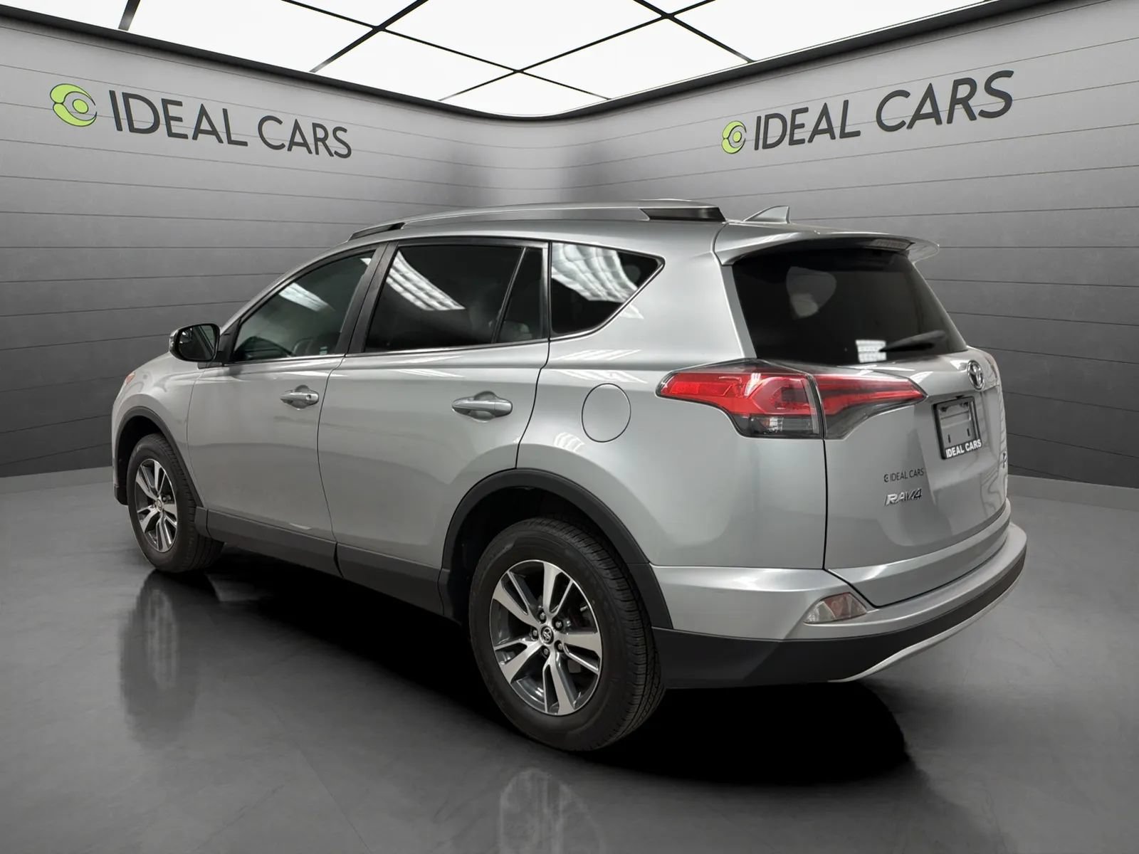 Used 2016 Toyota RAV4 XLE AWD/4WD image 7