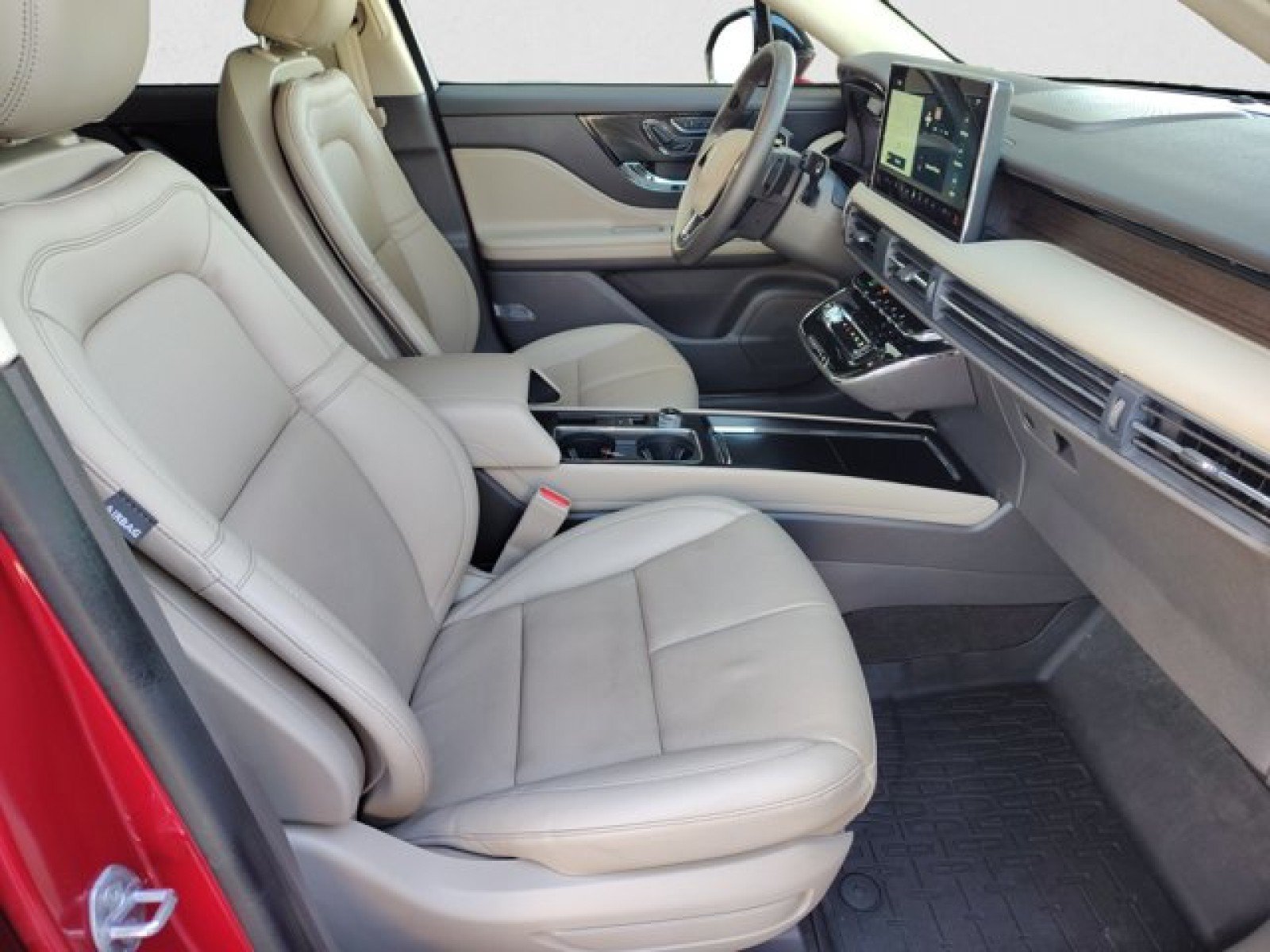 Used 2023 Lincoln Corsair Reserve w/ Rear Removable Package Tray AWD/4WD image 19