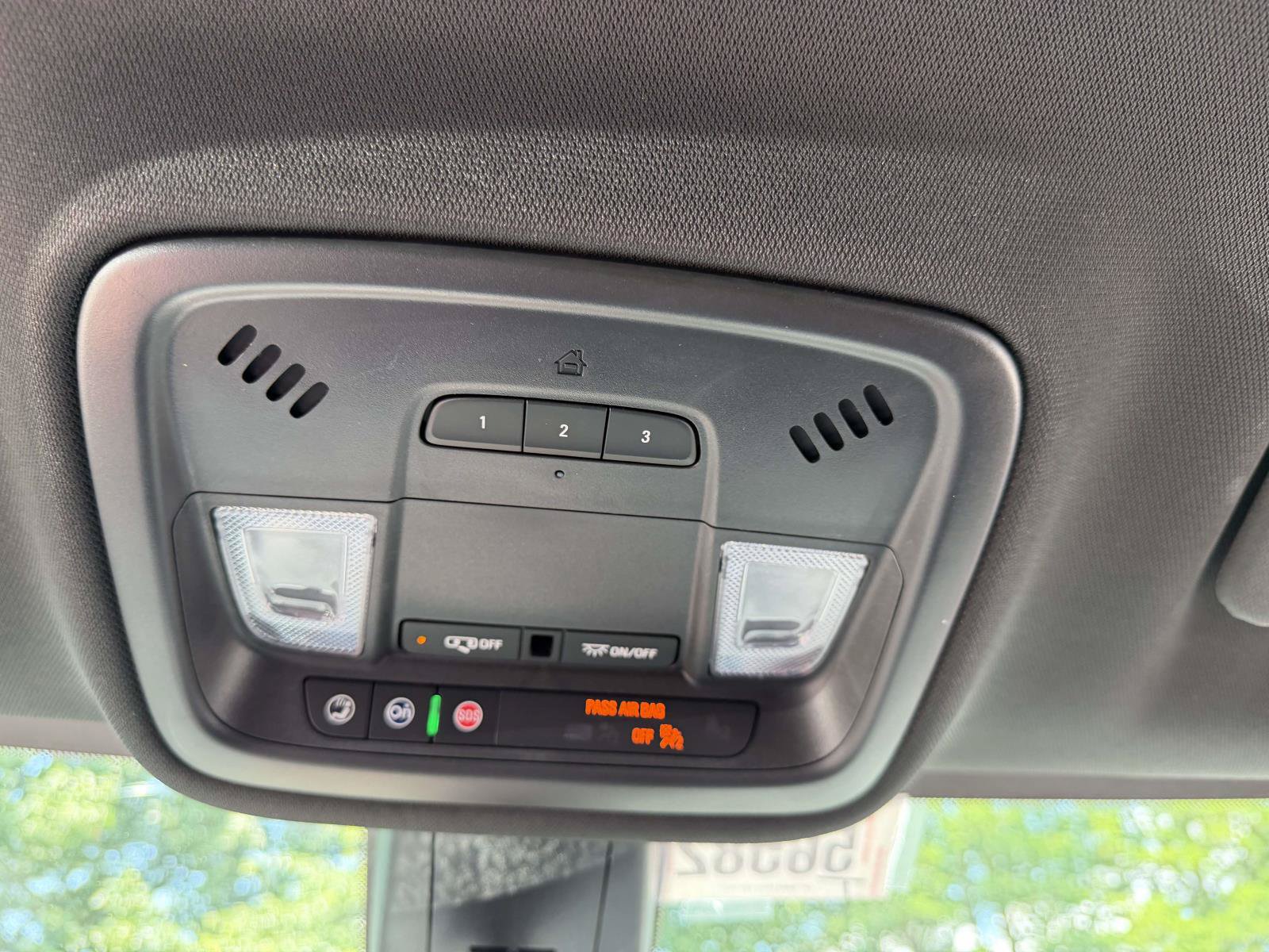 Certified 2023 Chevrolet Traverse LT FWD image 28