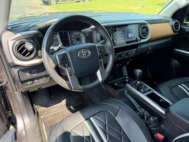 Used 2020 Toyota Tacoma SR5 RWD image 6