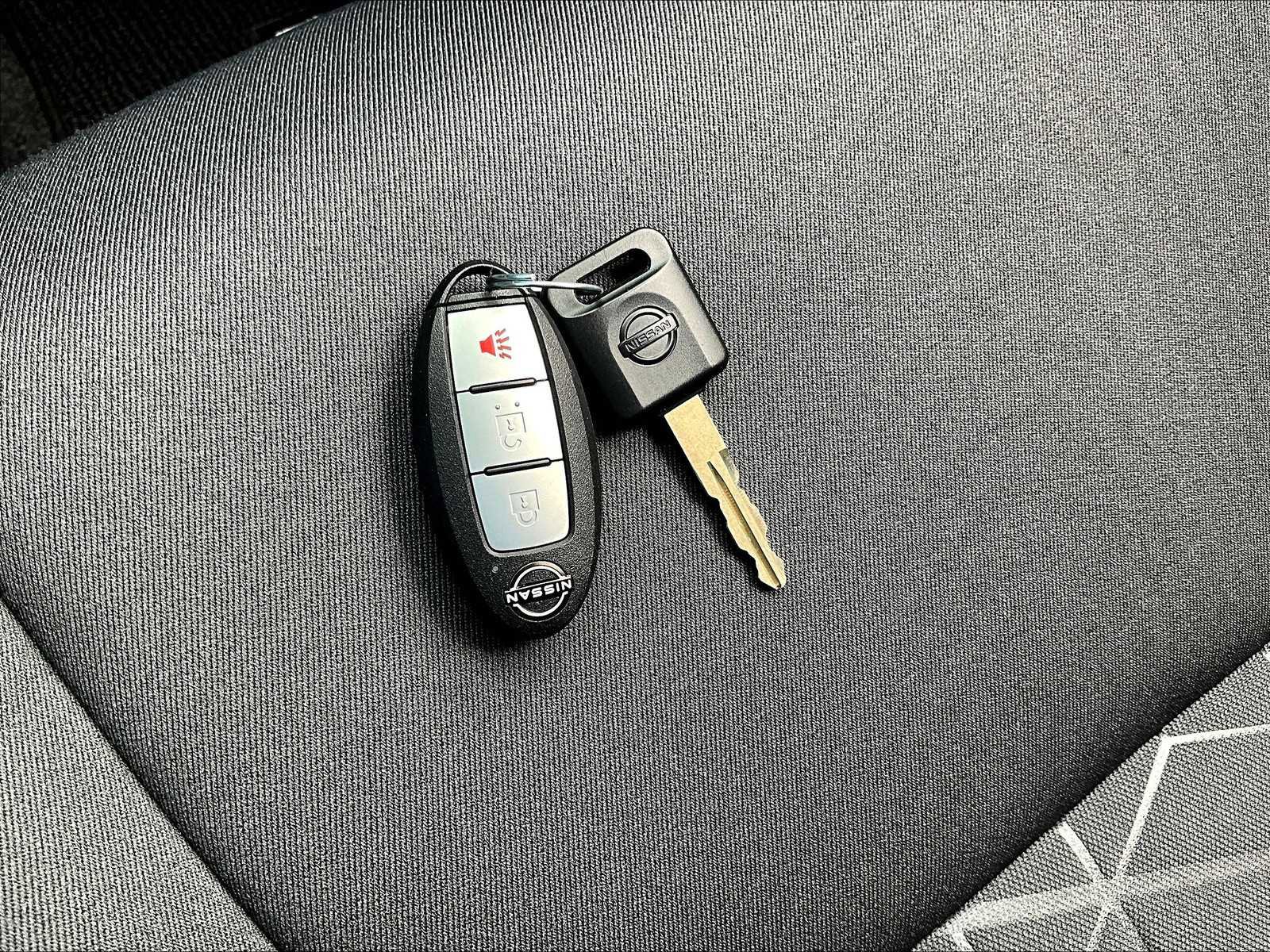 Used 2025 Nissan Frontier SV image 29