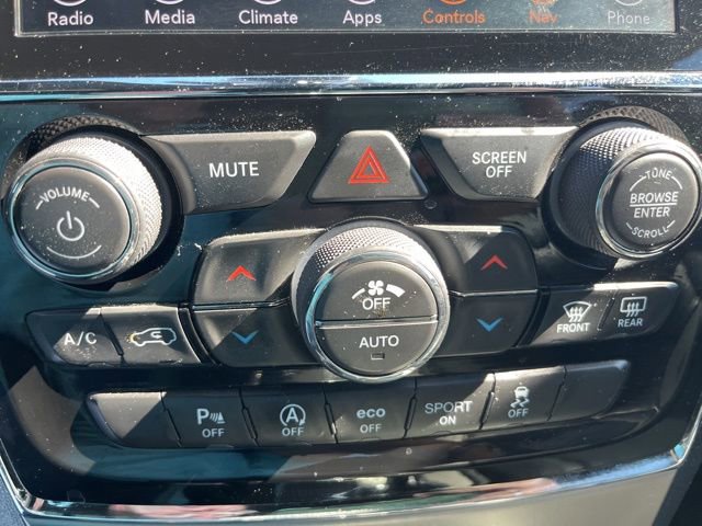 Used 2019 Jeep Grand Cherokee Limited w/ Luxury Group II image 24