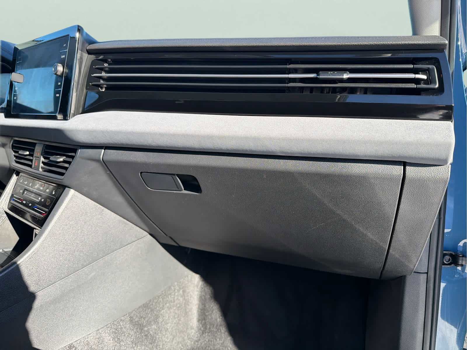 Certified 2025 Volkswagen Jetta SE image 38